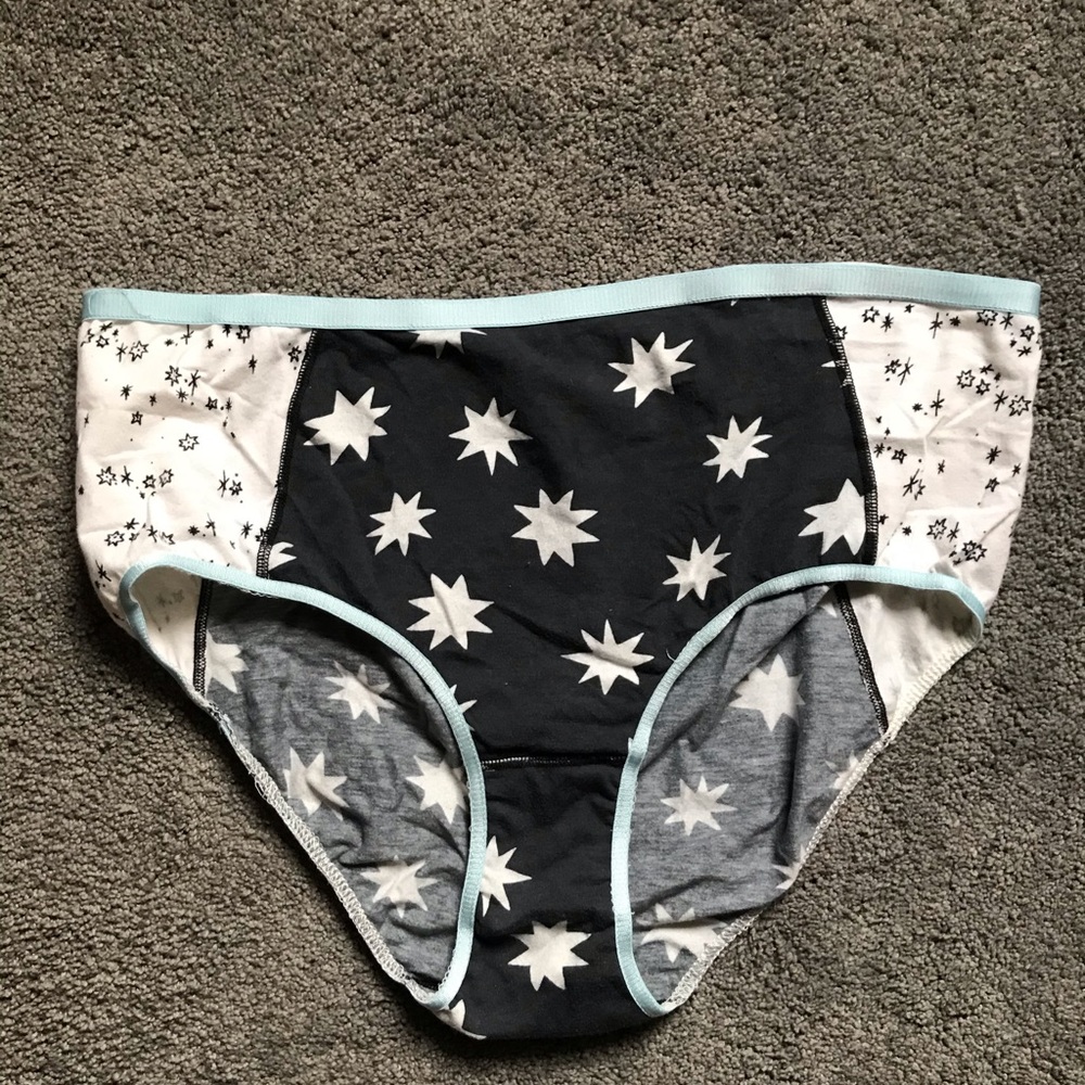 Bundle of three Tuesday Bassen size L underwear - Picture 5 of 11